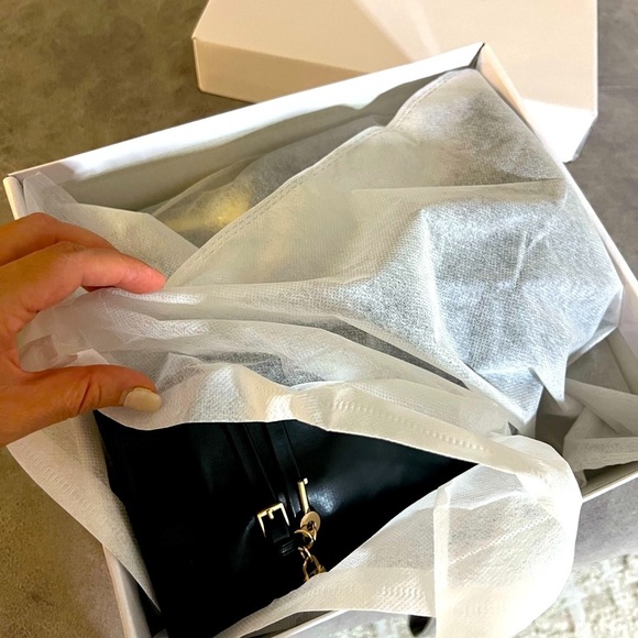 Elegant Black and Gold Heeled Boots with Pointed Toe - Picture 10 of 15